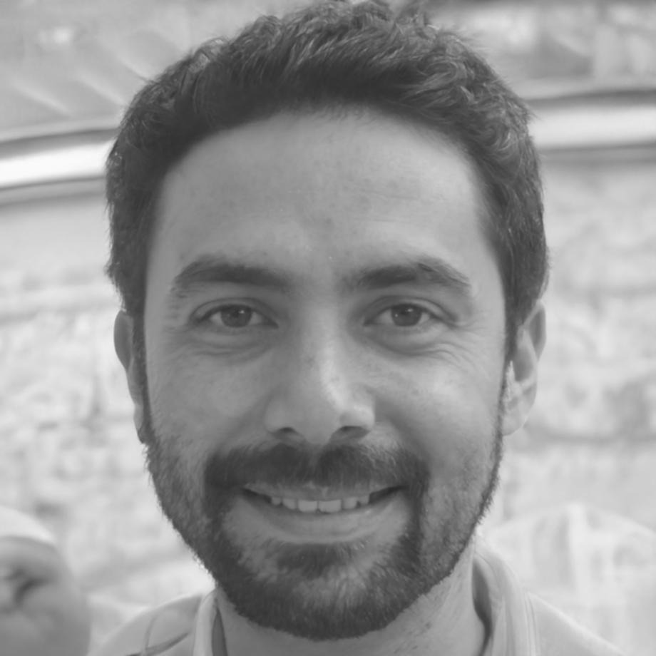 Instructor Carlos Mendoza